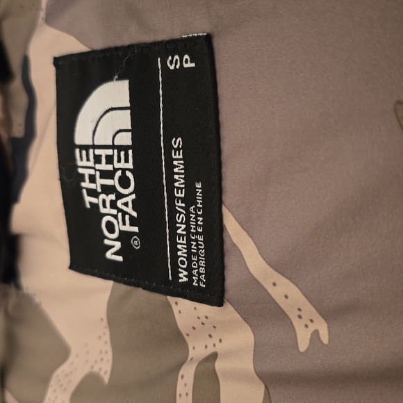 the North Face Women's Olive Puffer Jacket with Faux Fur Trim - Picture 6 of 8